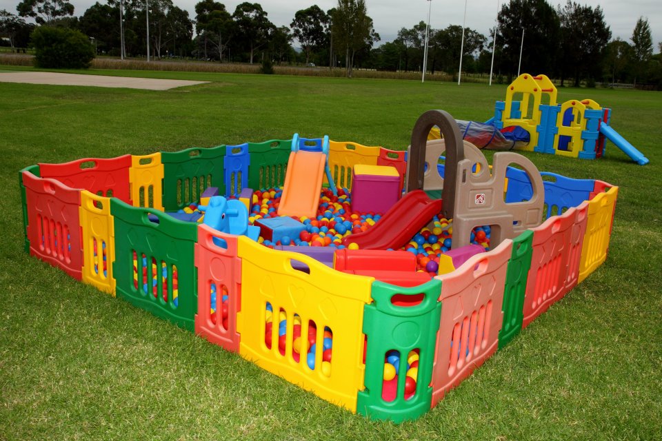 play tunnel and ball pit